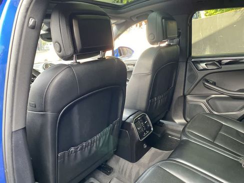 Used 2018 Porsche Macan AWD/4WD image 15