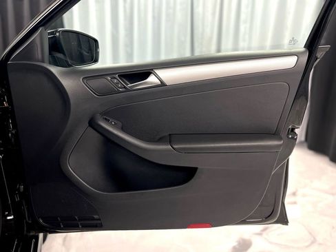 Used 2015 Volkswagen Jetta SE image 37