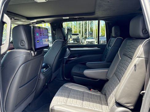 New 2026 Cadillac Escalade ESV Platinum Sport w/ LPO, ONYX Package image 10