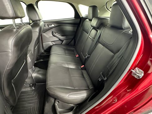 Used 2013 Ford Focus Titanium FWD image 38