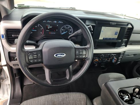Used 2025 Ford F250 XLT AWD/4WD image 2