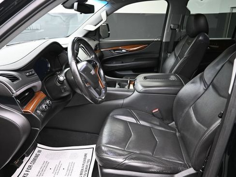 Used 2019 Cadillac Escalade Luxury AWD/4WD image 11