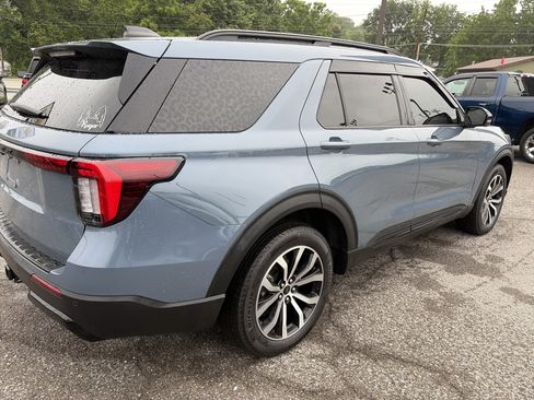 Used 2025 Ford Explorer ST-Line AWD/4WD image 3