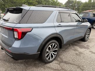 Used 2025 Ford Explorer ST-Line AWD/4WD video 3