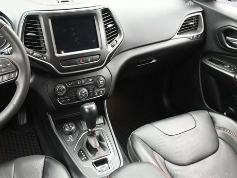 Used 2022 Jeep Cherokee Trailhawk w/ Premium Leather Package AWD/4WD image 15