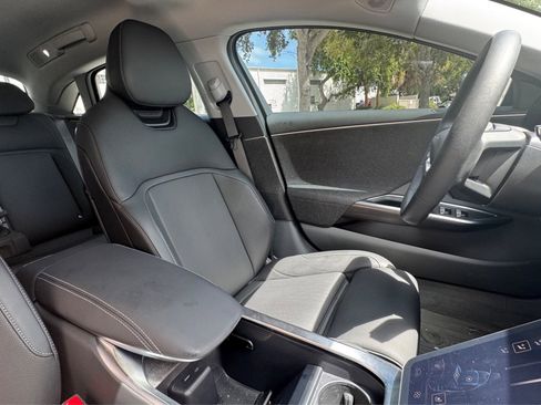 Used 2025 Lucid Air Pure RWD image 17