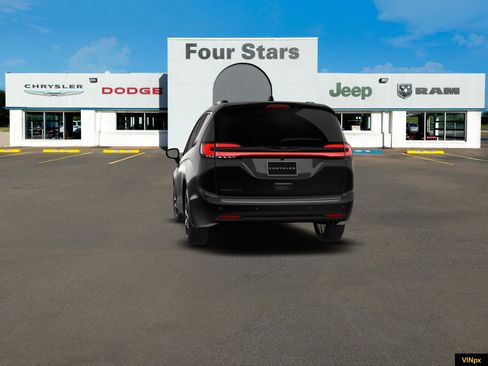 New 2026 Chrysler Pacifica Limited image 10