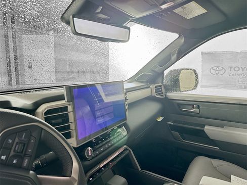 Used 2025 Toyota Tundra Limited image 6