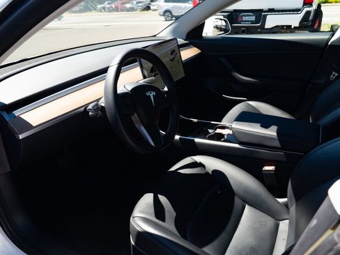 Used 2020 Tesla Model 3 Standard Range Plus RWD image 16