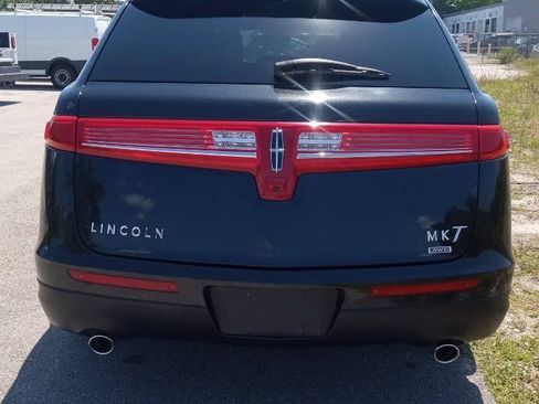 Used 2014 Lincoln MKT AWD image 7