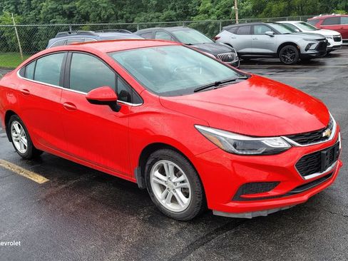 Used 2017 Chevrolet Cruze LT w/ Convenience Package FWD image 8