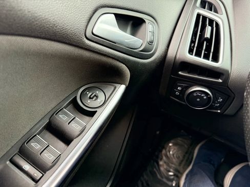 Used 2017 Ford Focus ST image 10