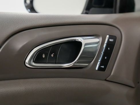 Used 2016 Porsche Cayenne S image 21