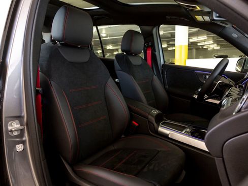 New 2025 Mercedes-Benz GLB 35 AMG 4MATIC image 31