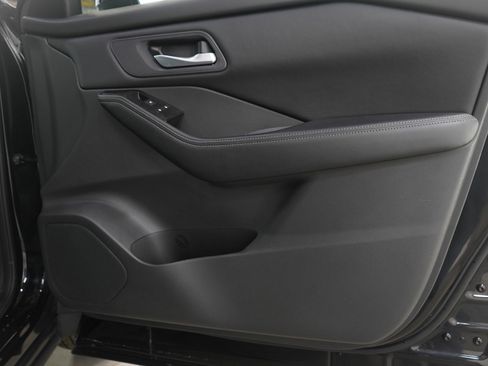 Used 2025 Nissan Rogue SV AWD/4WD image 9