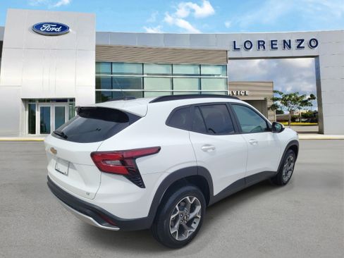 Used 2025 Chevrolet Trax LT w/ Driver Confidence Package FWD image 5