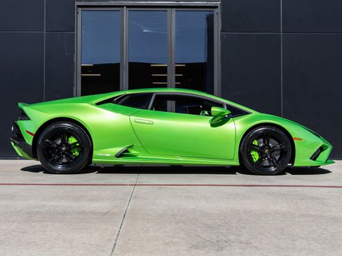 Used 2022 Lamborghini Huracan EVO image 10