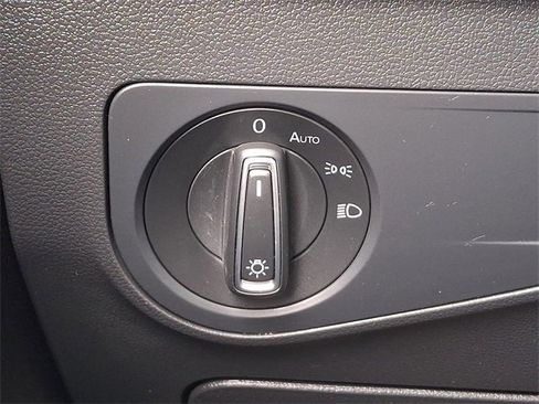 Used 2022 Volkswagen Tiguan SE R-Line image 30