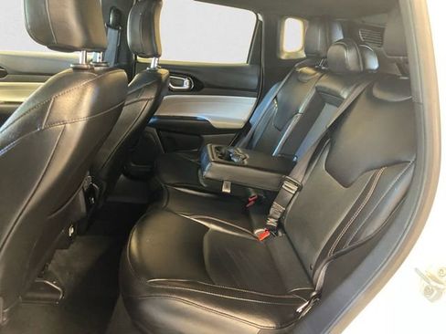 Used 2023 Jeep Compass Limited image 14