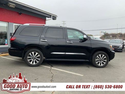 Used 2019 Toyota Sequoia Limited w/ Safety & Convenience Package image 4