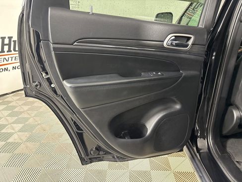 Used 2022 Jeep Grand Cherokee Limited image 23