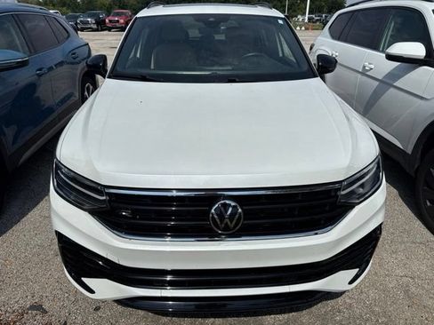Used 2024 Volkswagen Tiguan SE R-Line AWD/4WD image 8