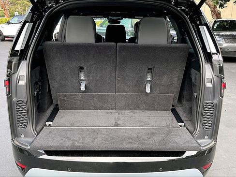 New 2026 Land Rover Discovery Limited Edition image 10