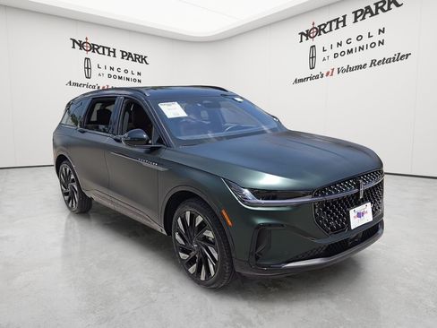 New 2026 Lincoln Nautilus Reserve w/ Jet Appearance Package AWD/4WD image 7