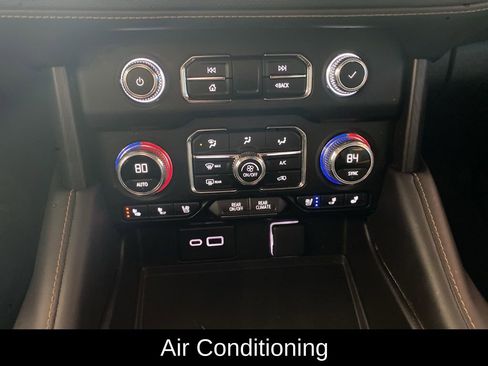 Used 2024 GMC Yukon AT4 image 7