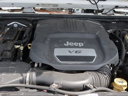 Used 2014 Jeep Wrangler Sahara AWD/4WD image 38