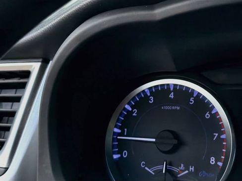 Used 2019 Toyota Highlander LE FWD image 33