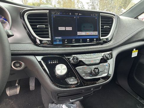 New 2026 Chrysler Pacifica Select FWD image 28