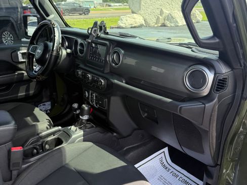Used 2021 Jeep Wrangler Unlimited Sahara AWD/4WD image 9