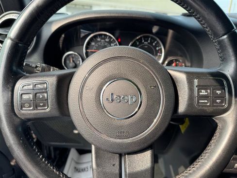 Used 2017 Jeep Wrangler Unlimited Sahara w/ Connectivity Group image 33