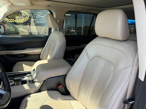 Used 2024 Ford Expedition Max Limited RWD image 11