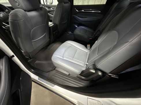 Used 2024 Buick Enclave Premium image 24