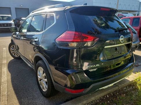 Used 2017 Nissan Rogue SV FWD image 4