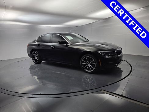 Certified 2022 BMW 330i Sedan w/ Convenience Package image 2