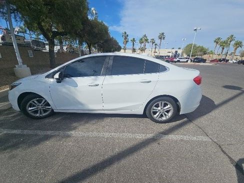 Used 2016 Chevrolet Cruze LT FWD image 3