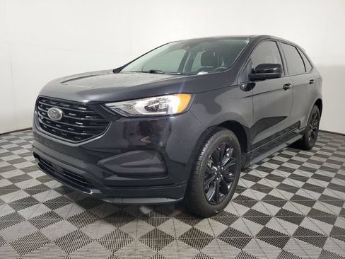 Used 2022 Ford Edge SE w/ Black Appearance Package AWD/4WD image 2