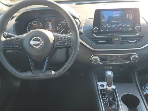 Used 2025 Nissan Altima 2.5 S FWD image 17