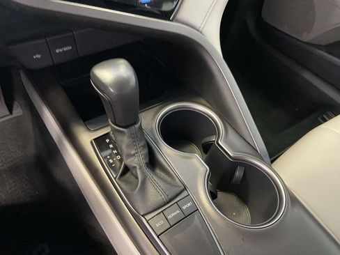 Used 2022 Toyota Camry SE w/ Convenience Package image 20