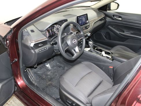 Used 2024 Nissan Altima 2.5 SV image 18