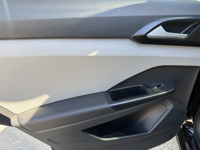 Certified 2023 Volkswagen Taos SE w/ Panoramic Sunroof Package FWD image 9