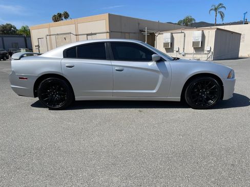 Used 2012 Dodge Charger SXT RWD image 4