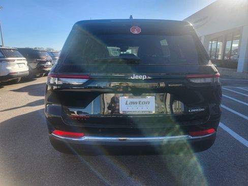 New 2025 Jeep Grand Cherokee Laredo image 3