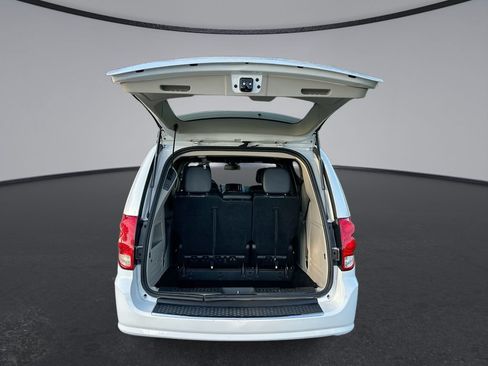 Used 2019 Dodge Grand Caravan SXT FWD image 28