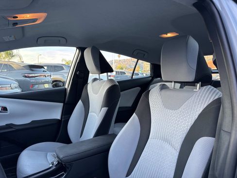 Used 2017 Toyota Prius Three Touring image 16