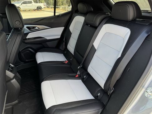 New 2026 Chevrolet Equinox EV LT image 21