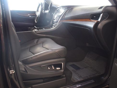 Used 2018 Cadillac Escalade Premium Luxury image 14